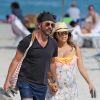Exclusif - Eva Longoria très enceinte se balade avec son mari José Baston sur une plage à Miami, le 26 mars 2018.