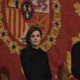 La reine Letizia et le roi Felipe VI d'Espagne lors de la messe commémorant le 25e anniversaire de la mort de dom Juan de Borbon (Jean de Bourbon), père du roi Juan Carlos Ier, le 3 avril 2018 au monastère San Lorenzo de El Escorial.