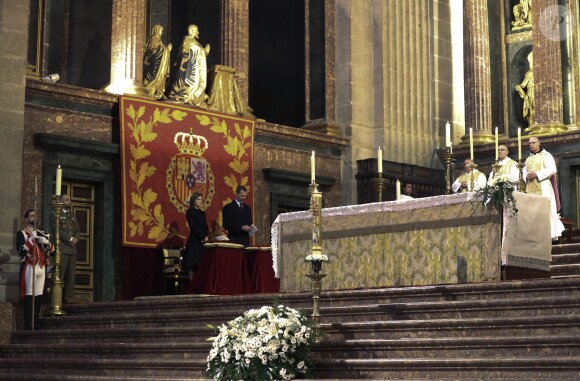 La reine Letizia et le roi Felipe d'Espagne lors de la messe commémorant le 25e anniversaire de la mort de dom Juan de Borbon (Jean de Bourbon), père du roi Juan Carlos Ier, le 3 avril 2018 au monastère San Lorenzo de El Escorial.