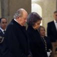 Le roi Juan Carlos Ier d'Espagne et la reine Sofia recueillis lors de la messe commémorant le 25e anniversaire de la mort de dom Juan de Borbon (Jean de Bourbon), père du roi Juan Carlos Ier, le 3 avril 2018 au monastère San Lorenzo de El Escorial.