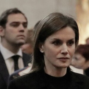 La reine Letizia d'Espagne lors de la messe commémorant le 25e anniversaire de la mort de dom Juan de Borbon (Jean de Bourbon), père du roi Juan Carlos Ier, le 3 avril 2018 au monastère San Lorenzo de El Escorial.