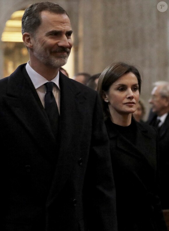 Le roi Felipe VI d'Espagne et la reine Letizia lors de la messe commémorant le 25e anniversaire de la mort de dom Juan de Borbon (Jean de Bourbon), père du roi Juan Carlos Ier, le 3 avril 2018 au monastère San Lorenzo de El Escorial.