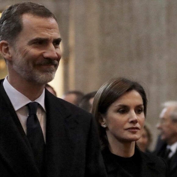 Le roi Felipe VI d'Espagne et la reine Letizia lors de la messe commémorant le 25e anniversaire de la mort de dom Juan de Borbon (Jean de Bourbon), père du roi Juan Carlos Ier, le 3 avril 2018 au monastère San Lorenzo de El Escorial.