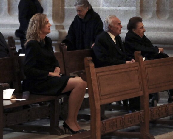 L'infante Cristina d'Espagne, Carlos Zurita et la princesse Margarita de Bourbon lors de la messe commémorant le 25e anniversaire de la mort de dom Juan de Borbon (Jean de Bourbon), père du roi Juan Carlos Ier, le 3 avril 2018 au monastère San Lorenzo de El Escorial.
