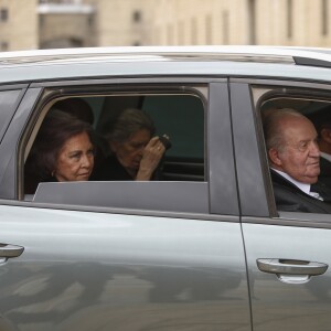 Le roi Juan Carlos, la reine Sofia (Sofia de Grèce) lors de la messe en hommage au 25ème anniversaire du décès de Jean de Bourbon et Battenberg en l'église de San Lorenzo de El Escorial le 3 avril 2018.  Memorial service for the 25th anniversary of Juan de Borbon and Battenberg death, in San Lorenzo de El Escorial (Madrid), on Tuesday 03 April 2018.03/04/2018 - San Lorenzo de El Escorial