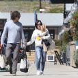 Exclusif - Shannen Doherty et son mari Kurt Iswarienko font leurs courses, à Malibu le 17 mars 2017. Shannen semble en bonne santé après avoir subi un lourd traitement contre le cancer.
