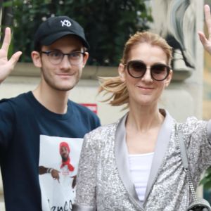Céline Dion et son fils René-Charles (avec une nouvelle coupe de cheveux) quittent l'hôtel Royal Monceau et se rendent chez Louis Vuitton sur les Champs-Elysées à Paris le 19 juillet 2017.