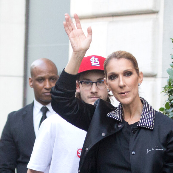 Céline Dion et son fils René-Charles Angelil sortent de l'hôtel Royal Monceau à Paris le 7 juillet 2017.