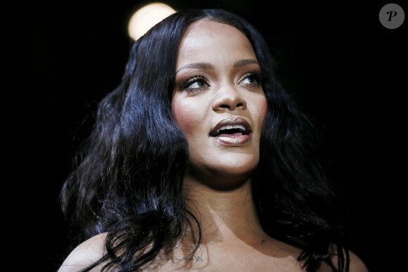Rihanna assiste au lancement de sa marque de maquillage "Fenty by Rihanna" à Milan, le 5 avril 2018.