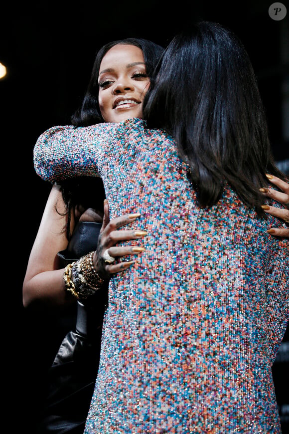 Rihanna assiste au lancement de sa marque de maquillage "Fenty by Rihanna" à Milan, le 5 avril 2018.
