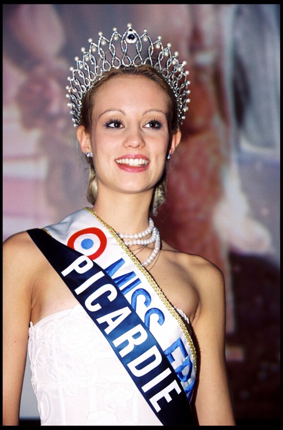 ELODIE GOSSUIN, MISS PICARDIE EST ELUE MISS FRANCE 2001 AU GRIMALDI FORUM A MONACO 10/12/2000 -