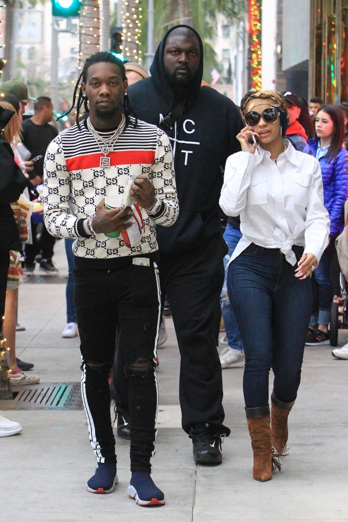 Photo : Cardi B et son compagnon Offset se promènent à Beverly Hills. Los  Angeles, le 3 janvier 2018. - Purepeople