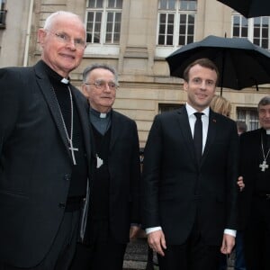 Le président de la République française Emmanuel Macron et sa femme la première dame Brigitte Macron (Trogneux) - Conférence des évêques de France (CEF) au collège des Bernardins à Paris, France, le 9 avril 2018. © Jacques Witt/Pool/Bestimage