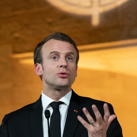 Le président de la République française Emmanuel Macron et sa femme la première dame Brigitte Macron (Trogneux) - Conférence des évêques de France (CEF) au collège des Bernardins à Paris, France, le 9 avril 2018. © Jacques Witt/Pool/Bestimage