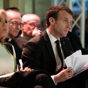 Le président de la République française Emmanuel Macron et sa femme la première dame Brigitte Macron (Trogneux) - Conférence des évêques de France (CEF) au collège des Bernardins à Paris, France, le 9 avril 2018. © Jacques Witt/Pool/Bestimage