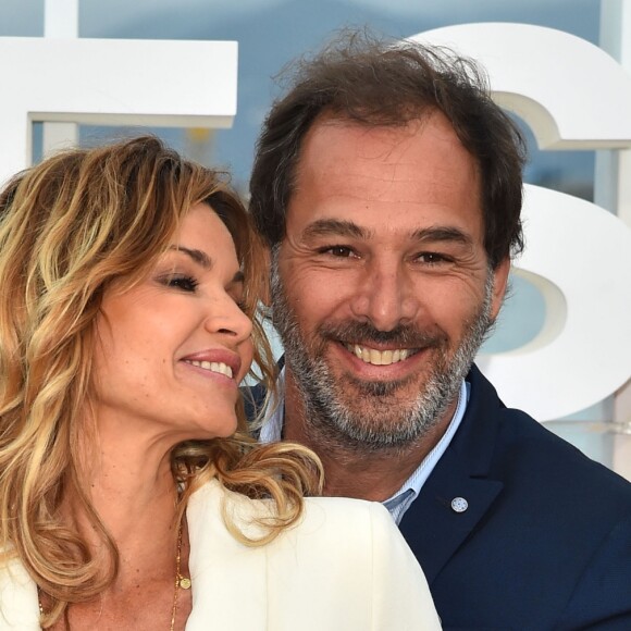 Ingrid Chauvin et son mari Thierry Peythieu durant un photocall pour la 1e édition du festival CanneSéries, à Cannes, sur la plage de l'hôtel Gray d'Albion, le 9 avril 2018 . © Bruno Bebert/Bestimage