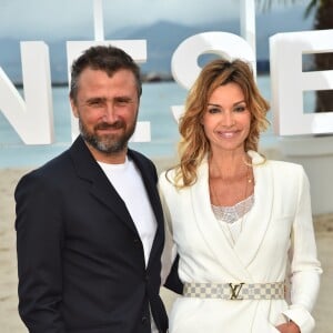 Alexandre Brasseur et Ingrid Chauvin durant un photocall pour la 1e édition du festival CanneSéries, à Cannes, sur la plage de l'hôtel Gray d'Albion, le 9 avril 2018 . © Bruno Bebert/Bestimage