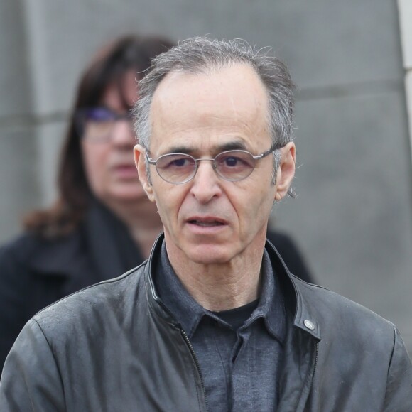 Jean-Jacques Goldman lors des obsèques de Véronique Colucci au cimetière communal de Montrouge, le 12 avril 2018.