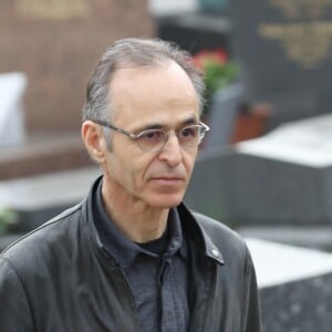 Jean-Jacques Goldman lors des obsèques de Véronique Colucci au cimetière communal de Montrouge, le 12 avril 2018.