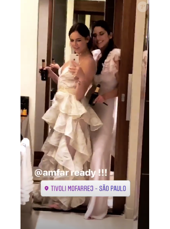 Pauline Ducruet et Shcanel Bakkouche à São Paulo au Brésil le 13 avril 2018, fin prêtes à leur hôtel (le Tivoli Mofarrej) avant de se rendre au 8e gala de l'amfAR. Image extraite de sa story Instagram le 13 avril 2018.