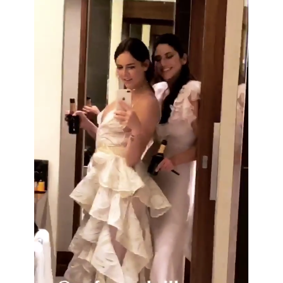 Pauline Ducruet et Shcanel Bakkouche à São Paulo au Brésil le 13 avril 2018, fin prêtes à leur hôtel (le Tivoli Mofarrej) avant de se rendre au 8e gala de l'amfAR. Image extraite de sa story Instagram le 13 avril 2018.