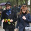 Le chanteur Arthur H. et sa compagne l'artiste Léonore Mercier - Sorties - Obsèques de Jacques Higelin au cimetière du Père Lachaise à Paris le 12 avril 2018