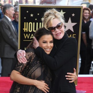 Eva Longoria, enceinte, et Melanie Griffith - Eva Longoria reçoit son étoile sur le Walk Of Fame à Hollywood, le 16 avril 2018