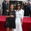 Eva Longoria enceinte et Victoria Beckham - Eva Longoria reçoit son étoile sur le Walk Of Fame à Hollywood, le 16 avril 2018