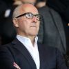 Frank McCourt et sa compagne Monica Algarra - People assistent au match de ligue 1 entre le PSG et l'Olympique de Marseille à Paris le 23 octobre 2016. © Cyril Moreau/Bestimage