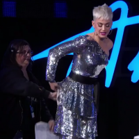 Katy Perry craque son pantalon en pleine émission !