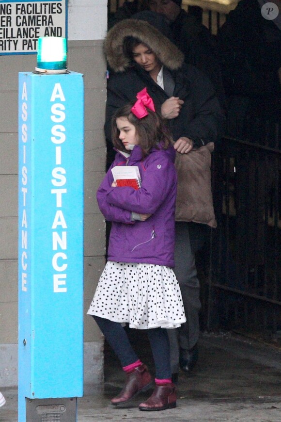 Exclusif - Katie Holmes fait une pause pour passer un moment avec sa fille Suri sur un tournage à Chicago, le 27 mars 2018