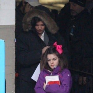 Exclusif - Katie Holmes fait une pause pour passer un moment avec sa fille Suri sur un tournage à Chicago, le 27 mars 2018