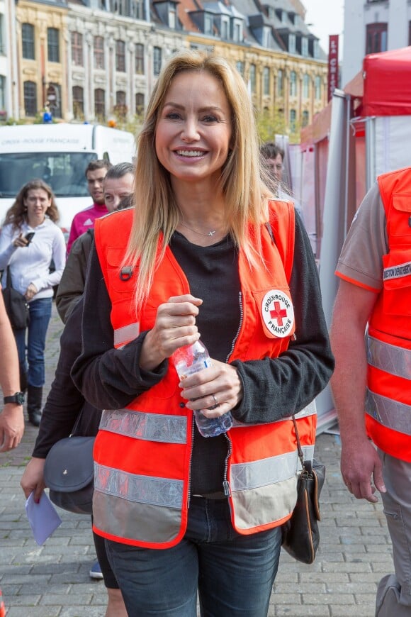 Adriana Karembeu lors du lancement des Journées Nationales de la Croix Rouge Française place Rihour à Lille, le 10 juin 2017. © Stéphane Vansteenkiste/Bestimage