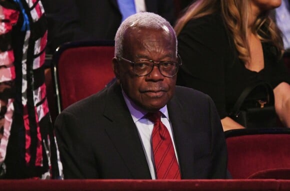 Sir Trevor McDonald - Concert au théâtre Royal Albert Hall à l'occasion du 92e anniversaire de la reine Elizabeth II d'Angleterre à Londres le 21 avril 2018.