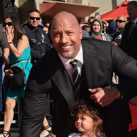 Dwayne Johnson avec sa femme Lauren Hashian et sa fille Jasmine - Dwayne Johnson reçoit son étoile sur le walk of Fame à Hollywood, le 13 décembre 2017