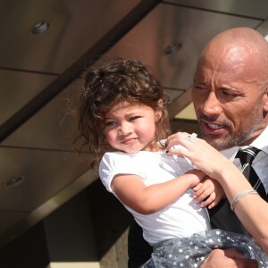 Dwayne Johnson avec sa femme Lauren Hashian et sa fille Jasmine - Dwayne Johnson reçoit son étoile sur le walk of Fame à Hollywood, le 13 décembre 2017