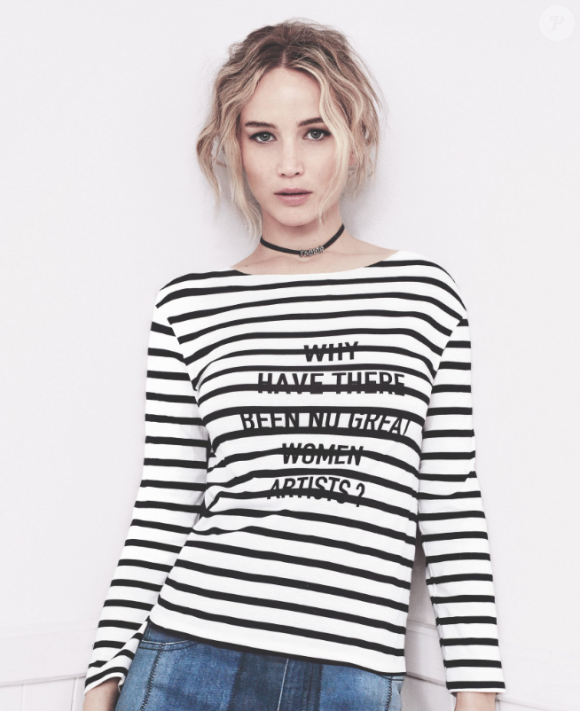 Jennifer Lawrence pose pour la nouvelle campagne estivale de Dior.