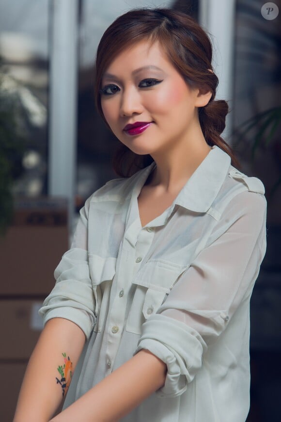Info - Nathalie Nguyen, ex-candidate de Masterchef, est enceinte de son premier enfant - Exclusif - Nathalie Nguyen, finaliste de l'émission "Masterchef 2" pose dans sa boutique "My crazy pop" à Paris le 3 avril 2014.