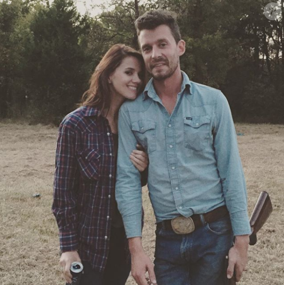 Staci Felker affirme avoir été abandonnée par son mari, Evan Felker, qui serait parti vivre une nouvelle relation avec Miranda Lambert.