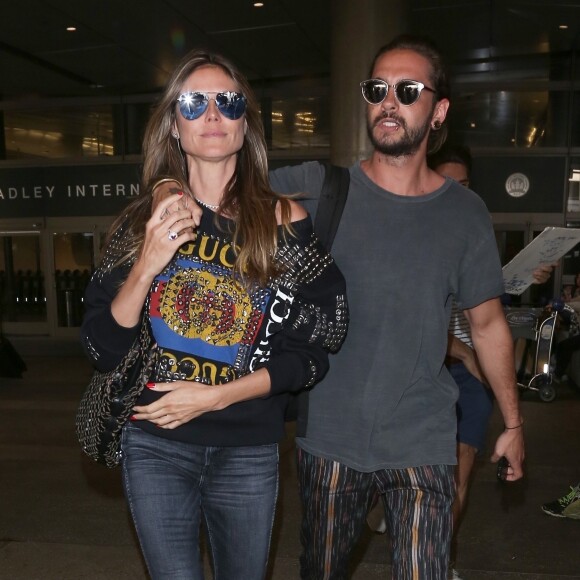 Heidi Klum et son compagnon Tom Kaulitz à l'aéroport de LAX à Los Angeles, le 12 avril 2018.