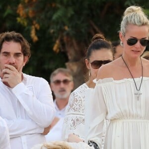 Laeticia Hallyday, David Hallyday, Laura Smet et Sebastien Farran lors des obsèques de Johnny Hallyday au cimetière de Lorient à Saint-Barthélemy, le 11 décembre 2017.