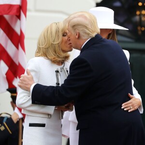 Le président américain Donald Trump, sa femme la Première Dame Melania Trump et la Première Dame française Brigitte Macron (Trogneux) - Le couple présidentiel américain accueille le couple présidentiel français à la Maison Blanche à Washington, le 24 avril 2018. © Dominique Jacovides/Bestimage