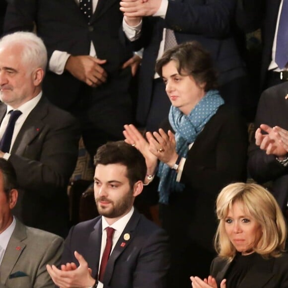 Brigitte Macron avec José Pietroboni, chef du protocole, Tristan Bromet, chef de cabinet, et Pierre-Olivier Costa, directeur de cabinet de la première dame assistent au discours du président Emmanuel Macron devant les deux Chambres du Congrès des Etats-Unis, au Capitole à Washington, le 25 avril 2018. © Stéphane Lemouton/Bestimage