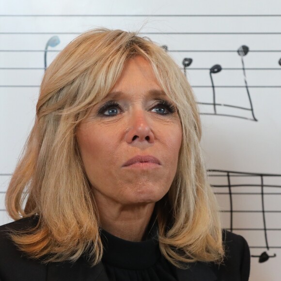 Brigitte Macron visite l'école d'art "Duke Ellington School of the Arts" (école des arts du spectacle) à Washington, le 25 avril 2018. © Dominique Jacovides/Bestimage