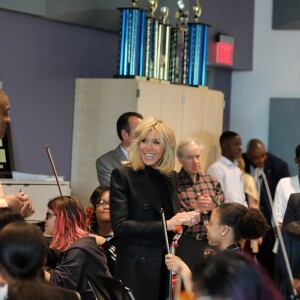 La Première Dame Brigitte Macron (Trogneux) visite l'école d'art "Duke Ellington School of the Arts" (école des arts du spectacle) à Washington, The District, Etats-Unis, le 25 avril 2018. © Dominique Jacovides/Bestimage