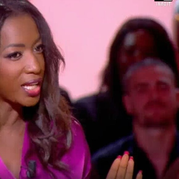 Hapsatou Sy raconte avoir été victime d'un frotteur, dans "Les Terriens du dimanche" (C8) dimanche 29 avril 2018.