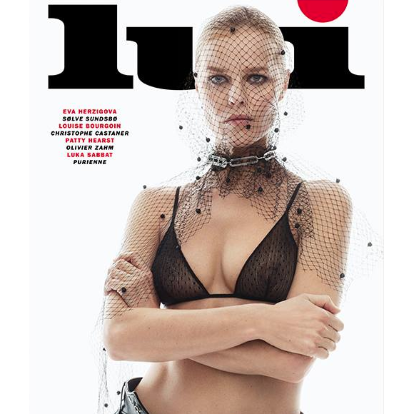 Eva Herzigova en couverture du magazine Lui. Numéro de printemps 2018.