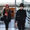 Gigi et Bella Hadid à l'aéroport après avoir défilé pour la collection croisière Chanel, à Paris le 4 mai 2018.