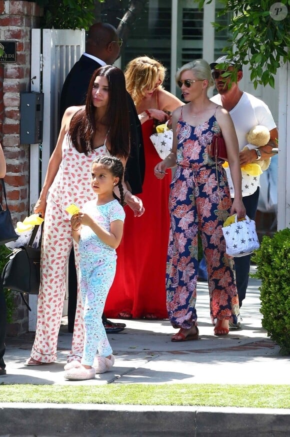 Roselyn Sanchez et sa fille, Melanie Griffith et Elizabeth Banks - Baby shower de Eva Longoria à The Lombardi House à Los Angeles, le 5 mai 2018