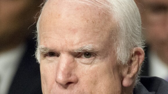 John McCain : Atteint d'un cancer, il bannit Donald Trump de ses obsèques